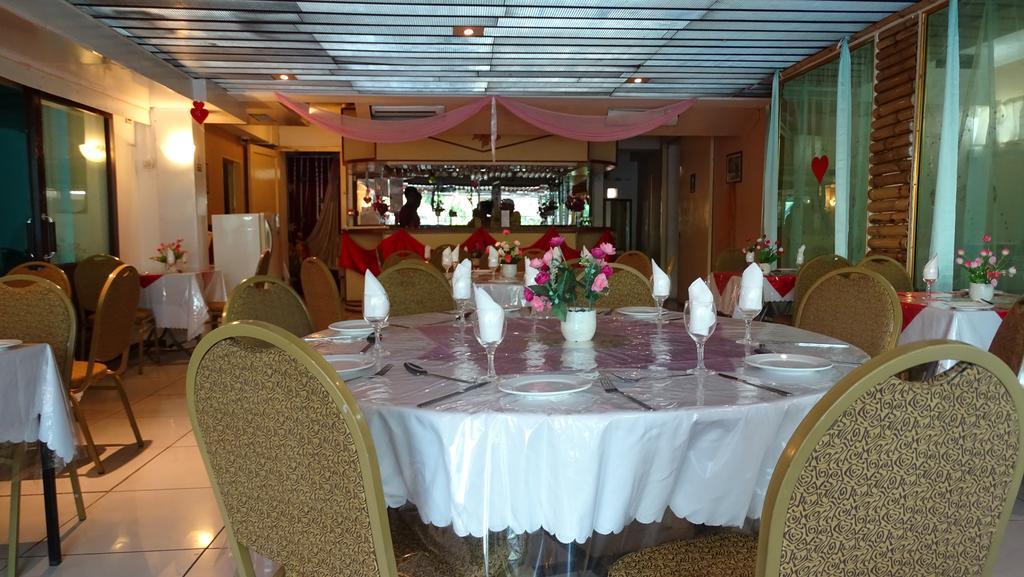 Hypertek Hotel غراند بايَ المظهر الخارجي الصورة