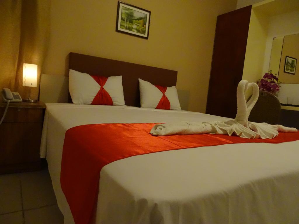 Hypertek Hotel غراند بايَ المظهر الخارجي الصورة