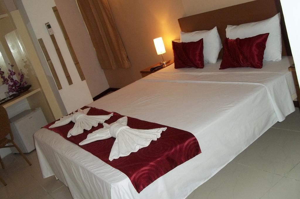 Hypertek Hotel غراند بايَ المظهر الخارجي الصورة