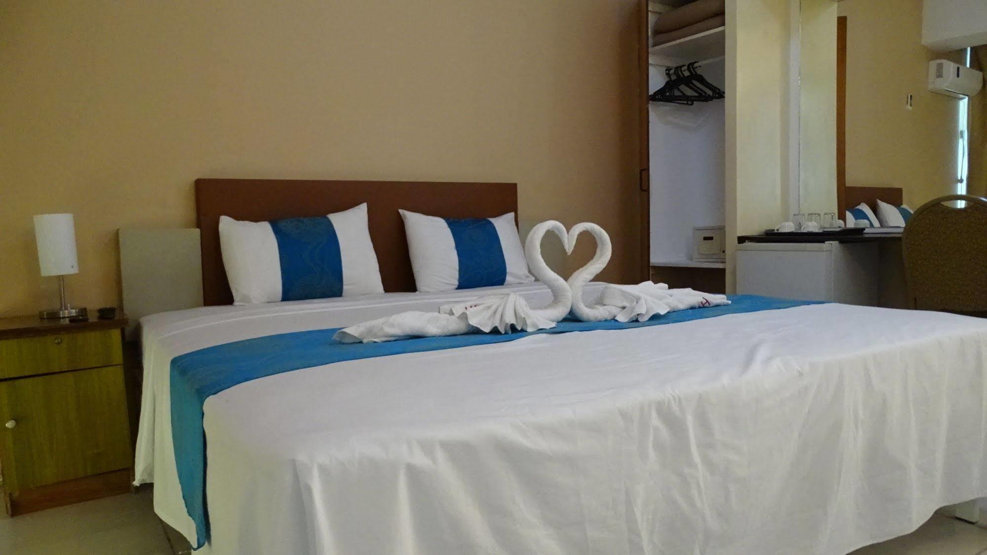 Hypertek Hotel غراند بايَ المظهر الخارجي الصورة