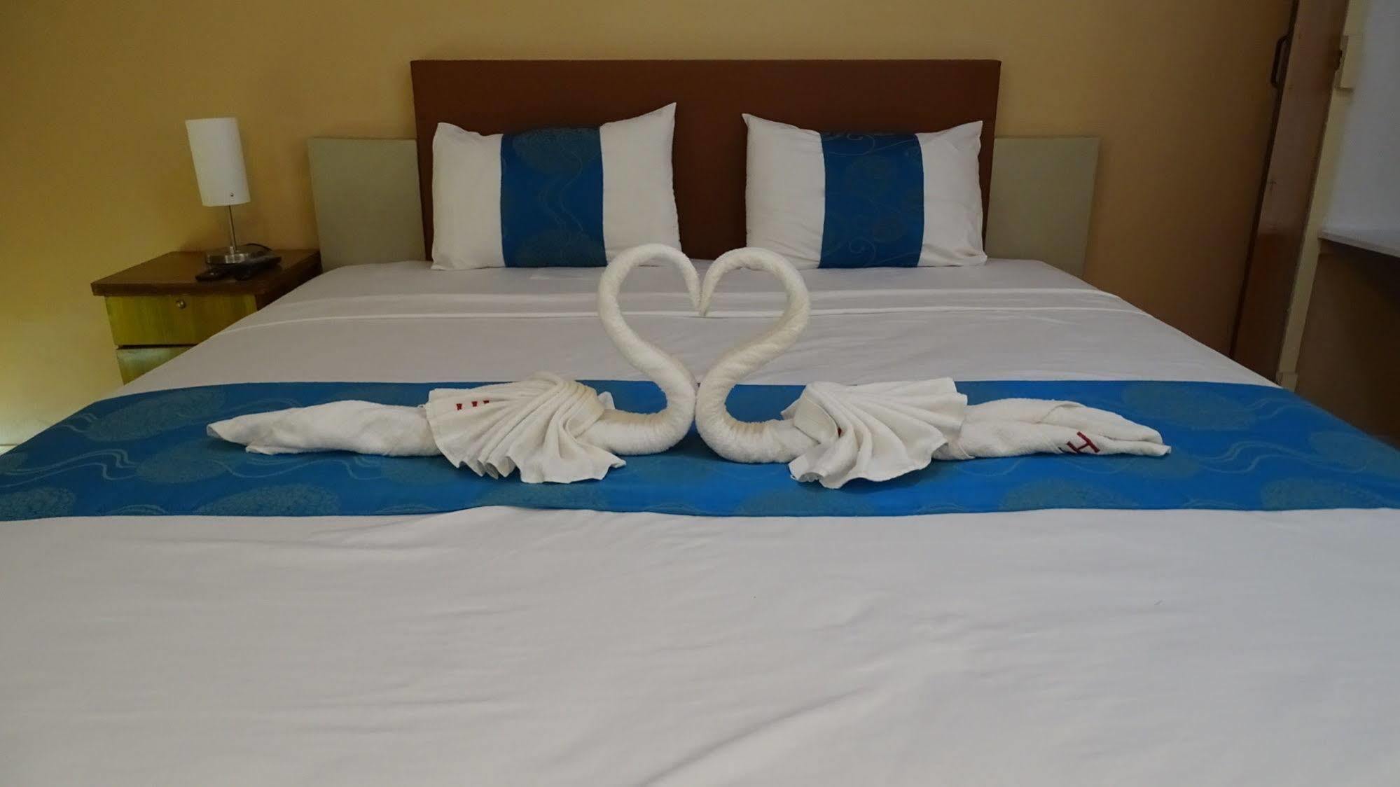 Hypertek Hotel غراند بايَ المظهر الخارجي الصورة