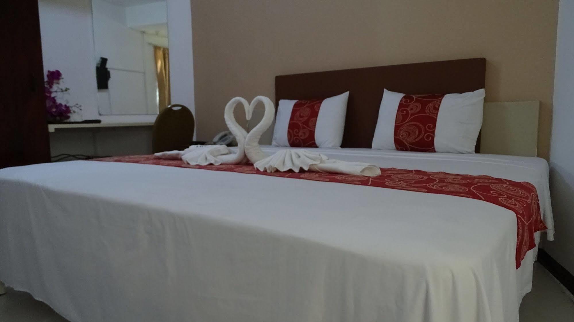 Hypertek Hotel غراند بايَ المظهر الخارجي الصورة