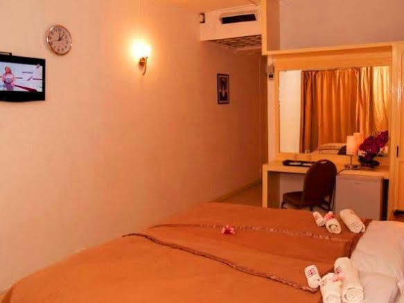 Hypertek Hotel غراند بايَ المظهر الخارجي الصورة